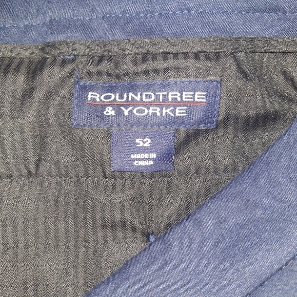 Roundtree and Yorke BigMan classiic fit pleated Navy Blue Shorts in a size 52. - Picture 4 of 8